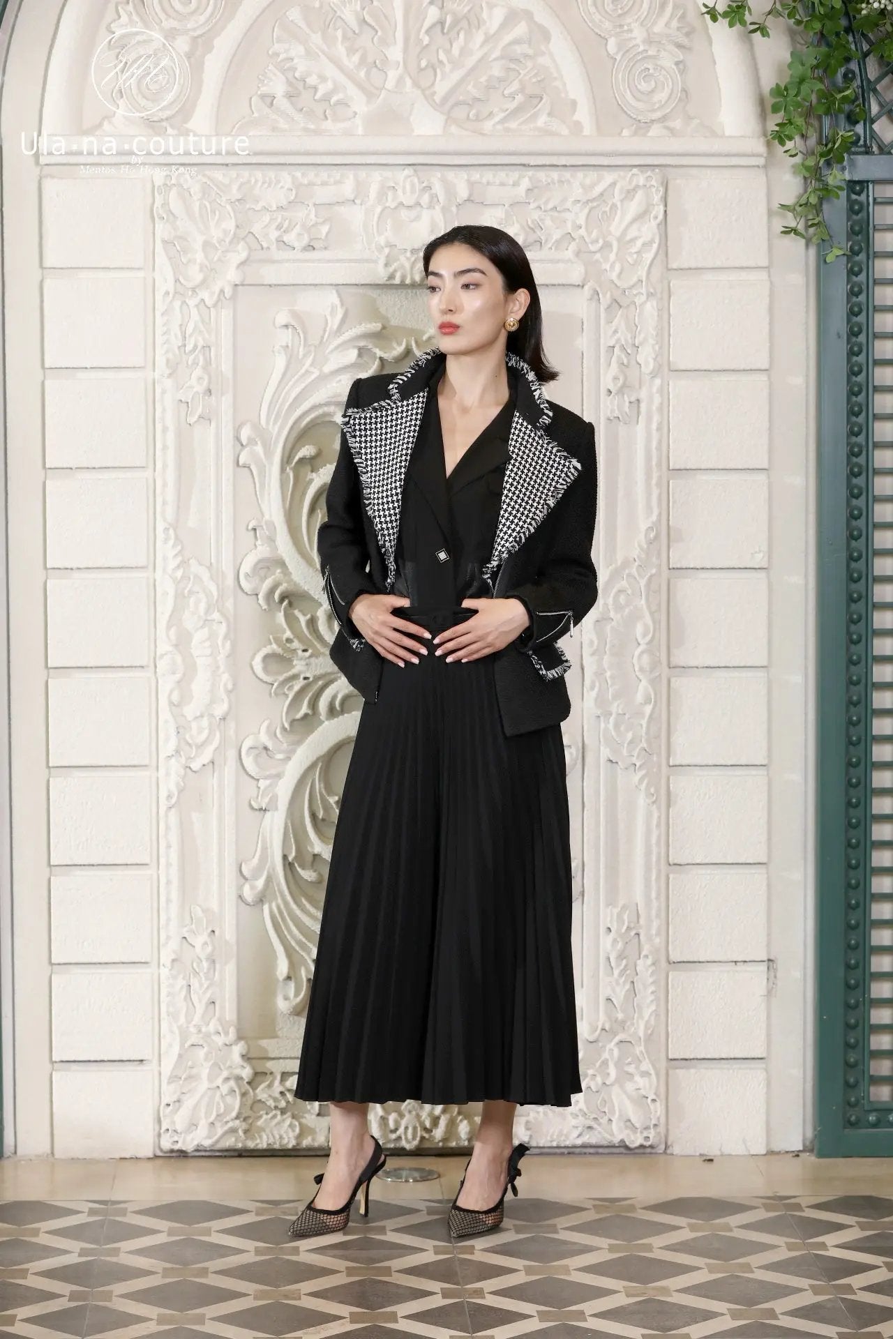 Stylish Black and White Houndstooth Blazer with Frayed Trim ULA