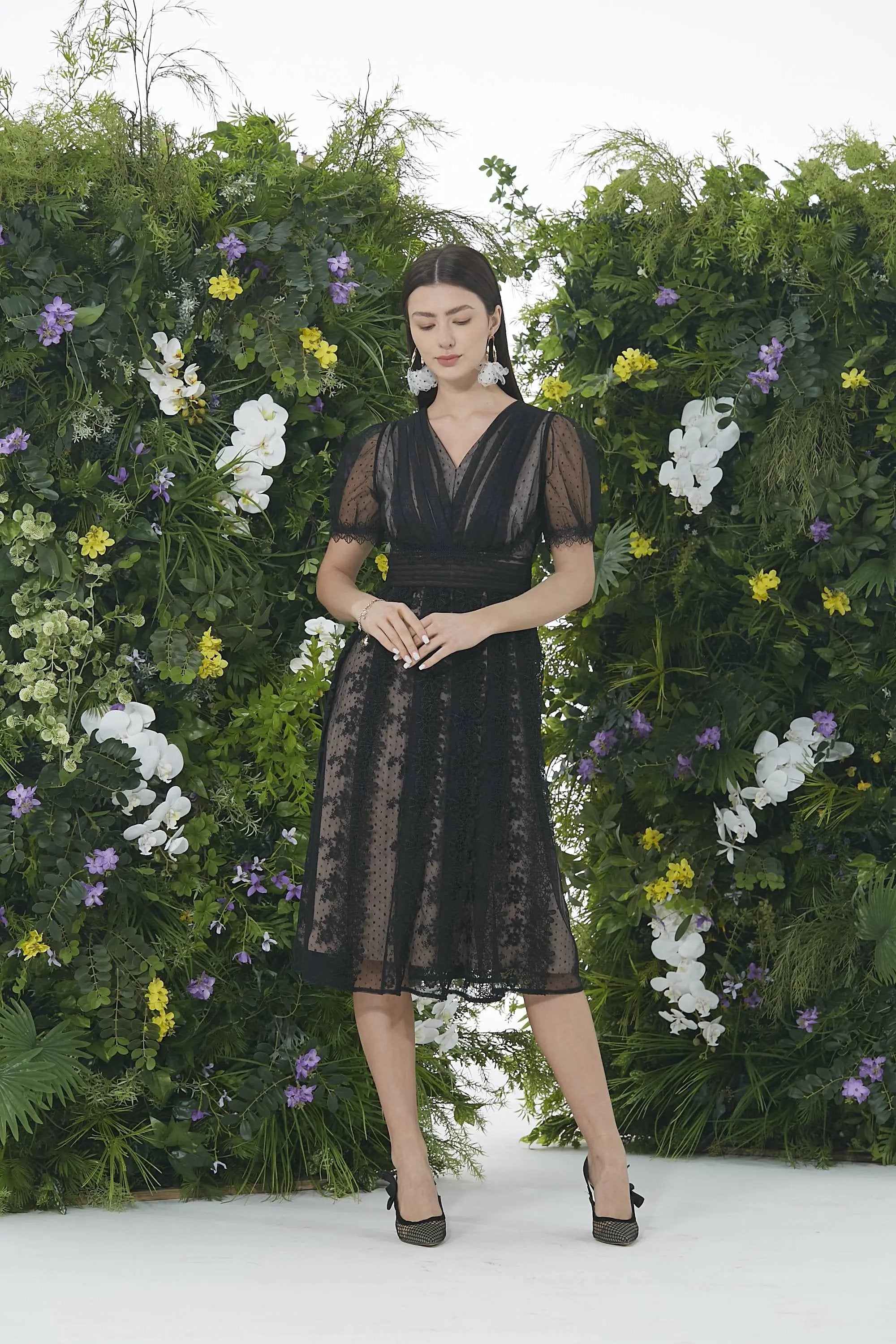 Women’s High Fashion Precious Nipped Waists V-neck lace Dress ULA