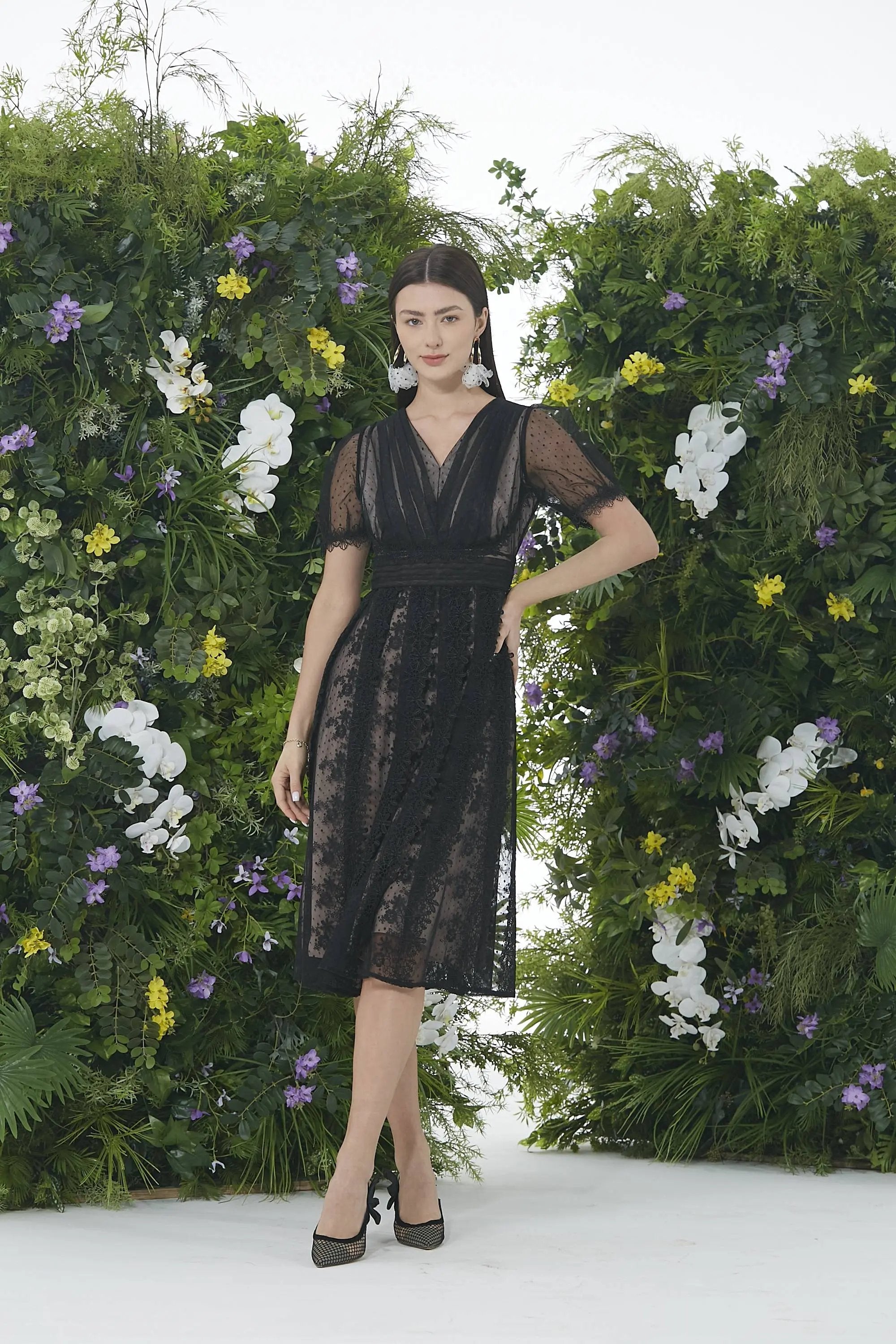 Women’s High Fashion Precious Nipped Waists V-neck lace Dress ULA