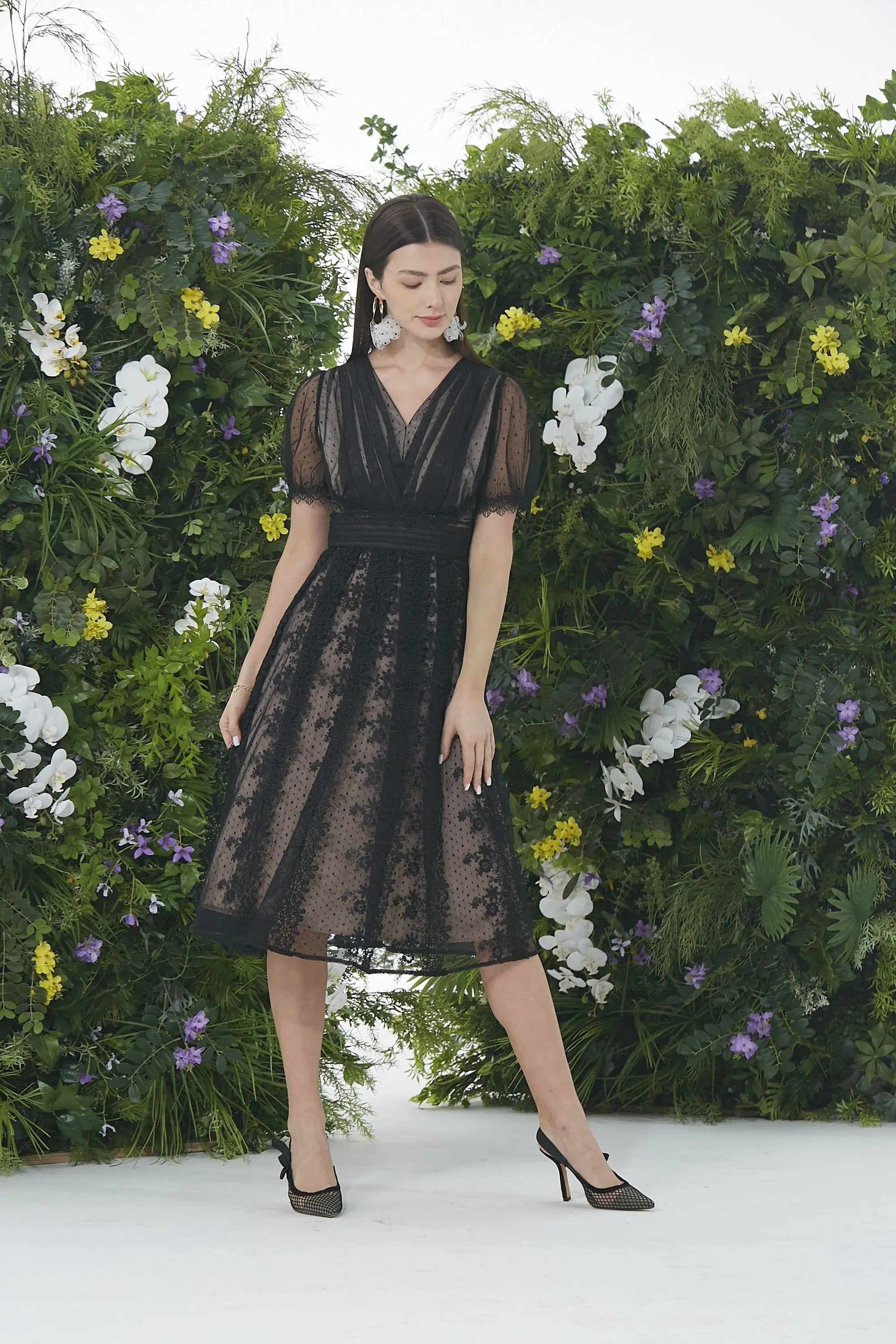 Women’s High Fashion Precious Nipped Waists V-neck lace Dress ULA