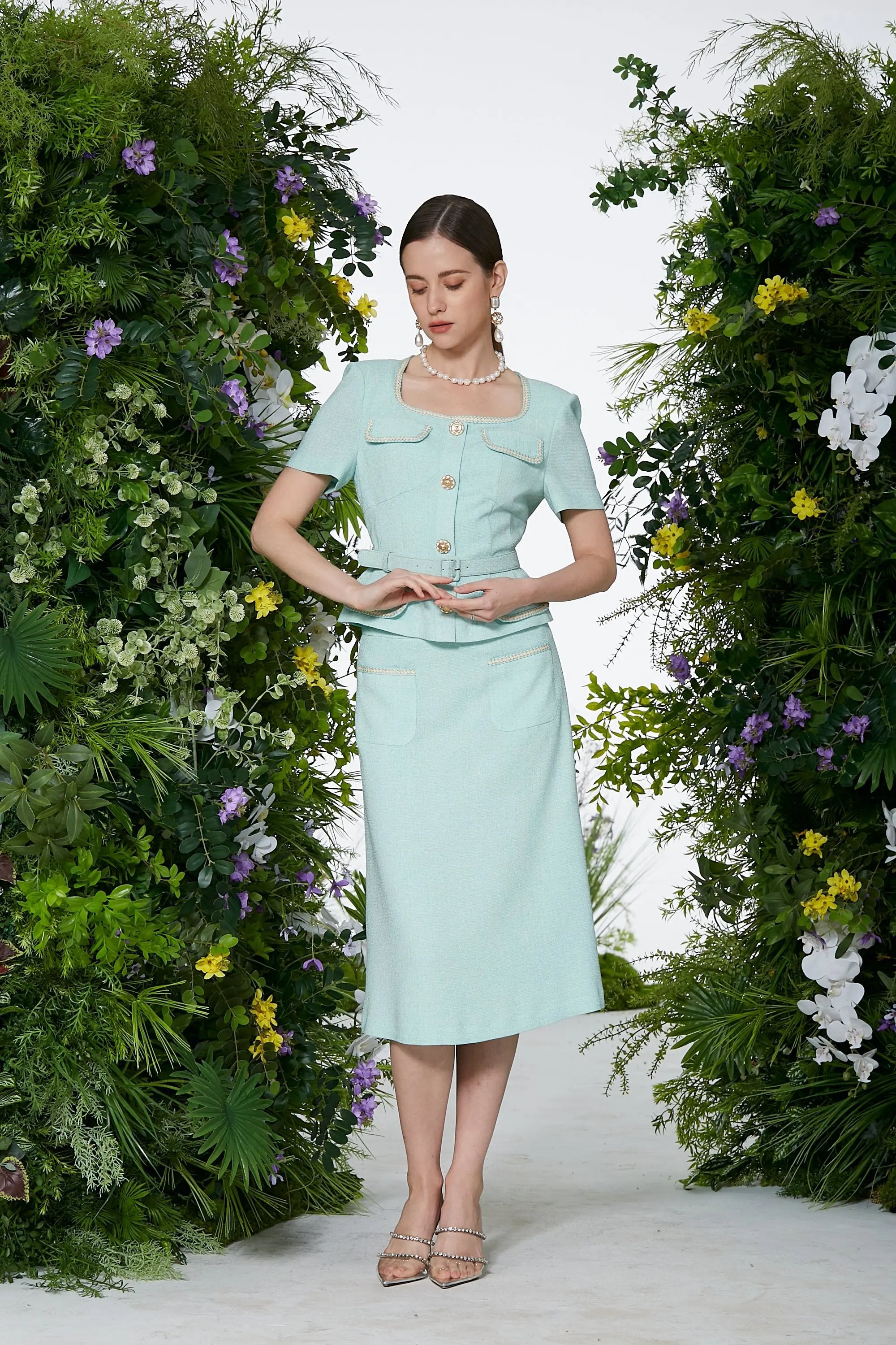 Square necked small fragrant style new fake two-piece lotus leaf swing temperament dress two-piece set ULA
