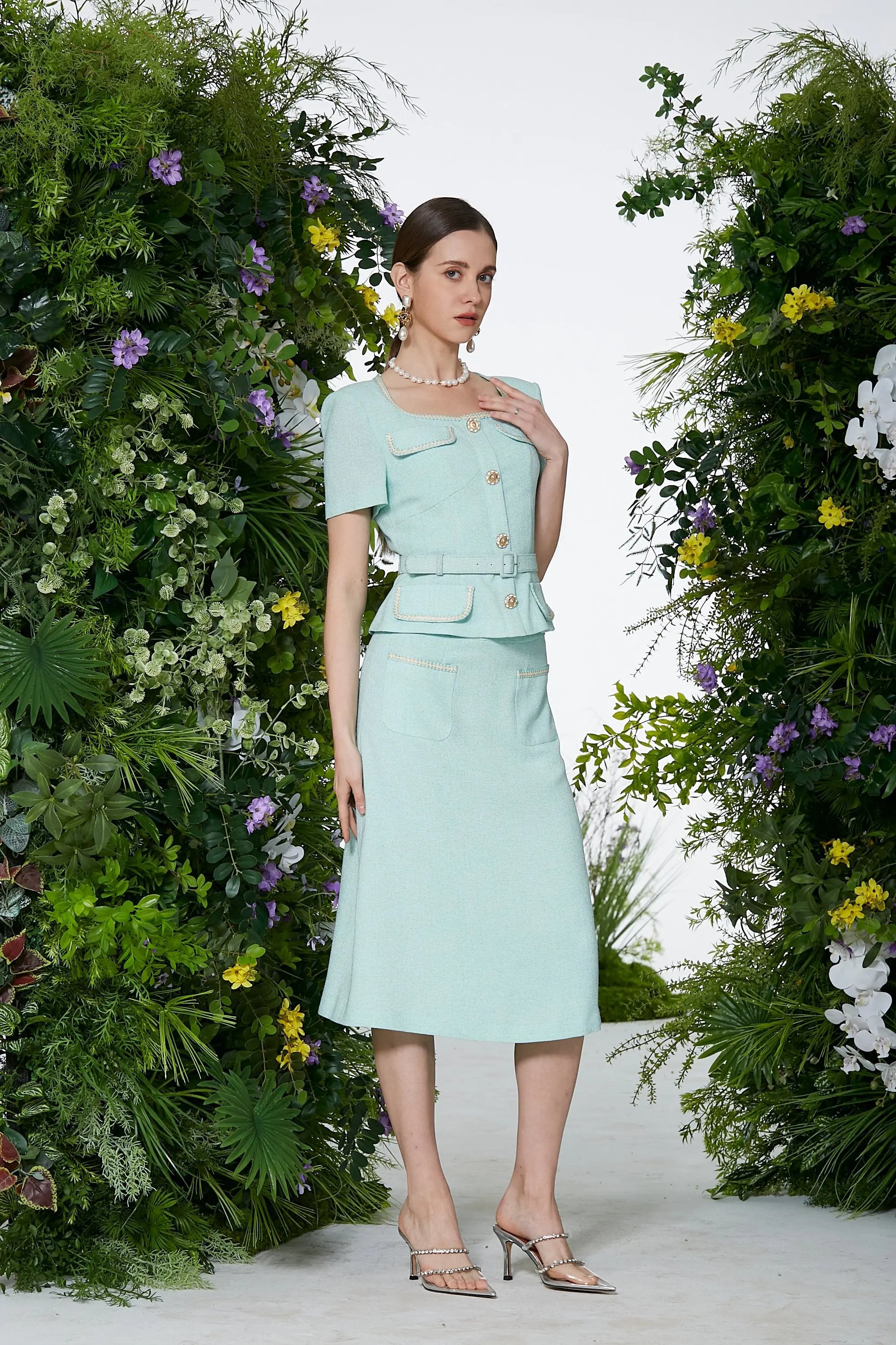 Square necked small fragrant style new fake two-piece lotus leaf swing temperament dress two-piece set ULA