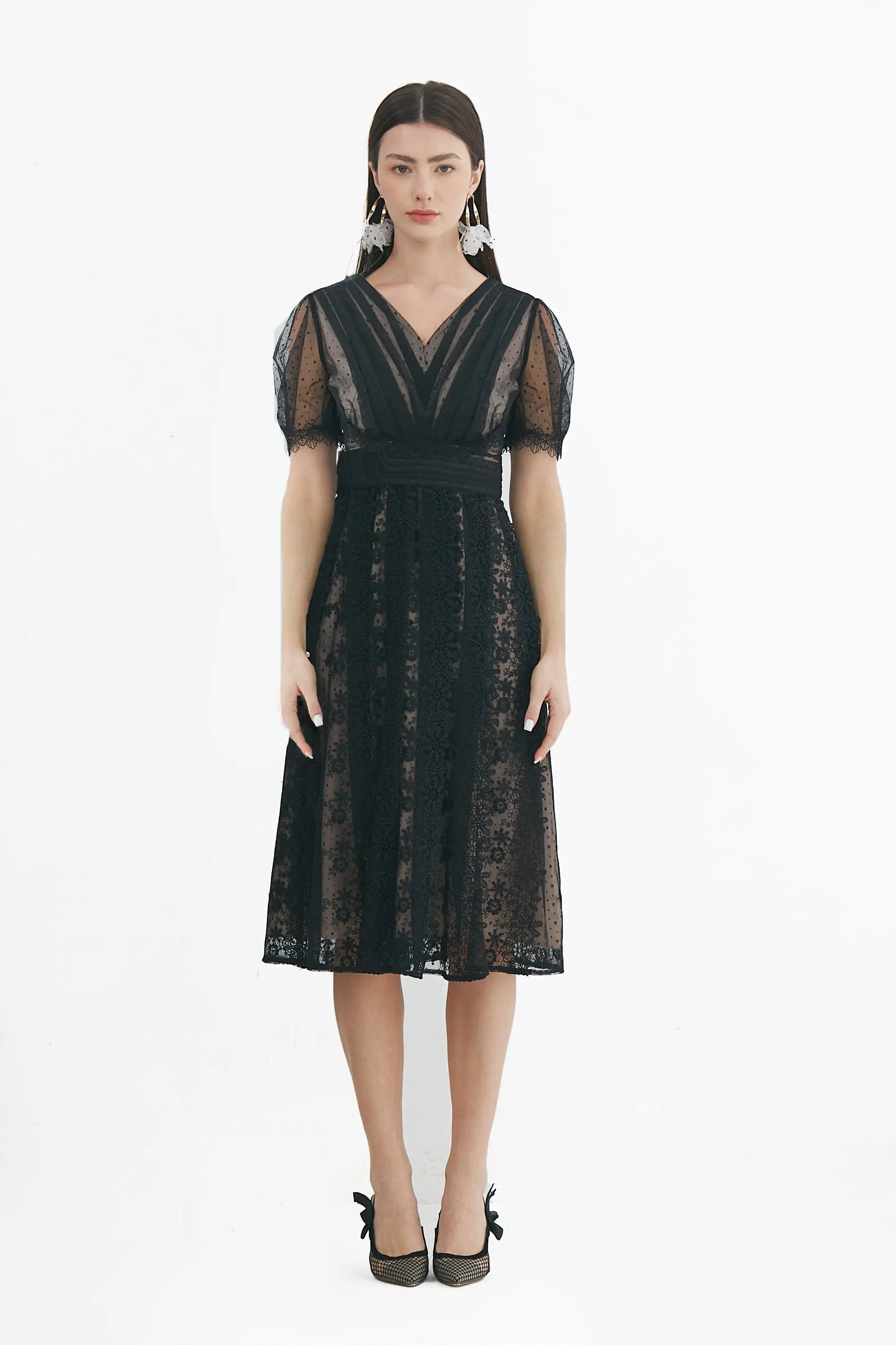 Women’s High Fashion Precious Nipped Waists V-neck lace Dress ULA