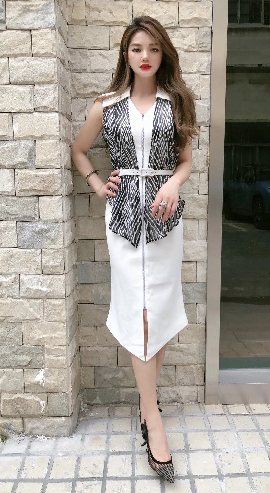 Chic Sleeveless Ensemble with Zebra - Print Accent ULA