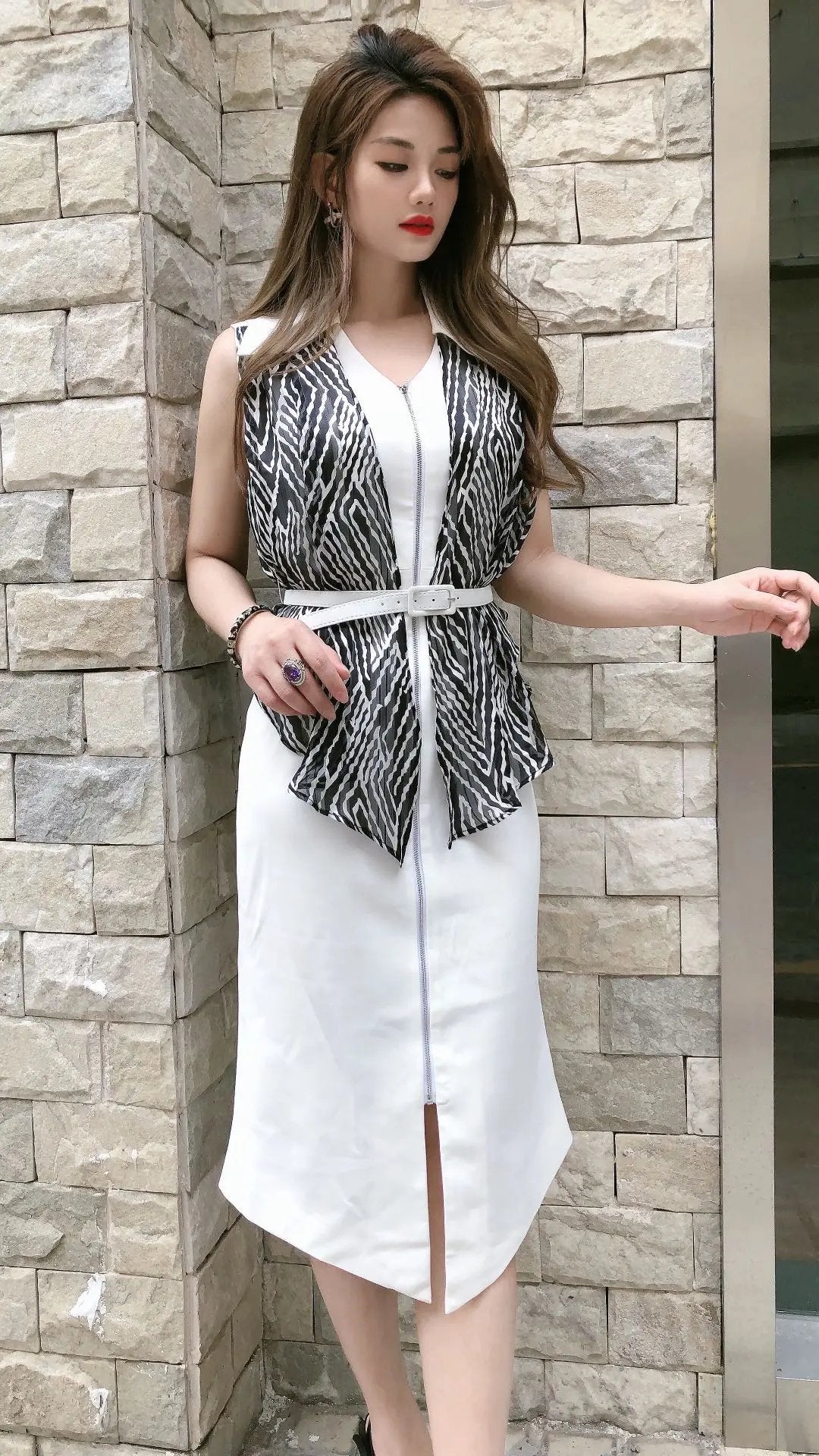 Chic Sleeveless Ensemble with Zebra - Print Accent ULA