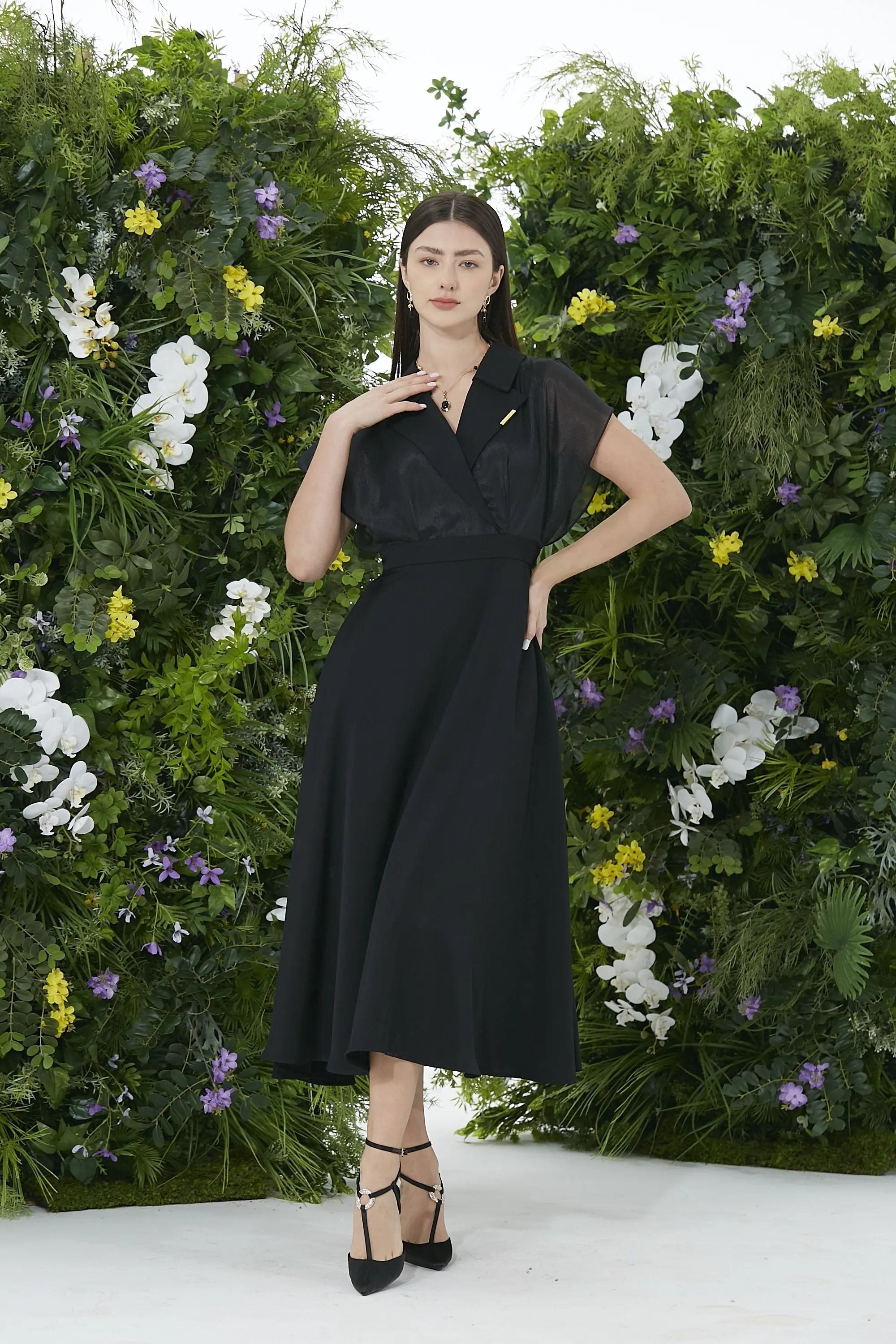 Women’s Summer Temperament Luxury V-neck Dress ULA