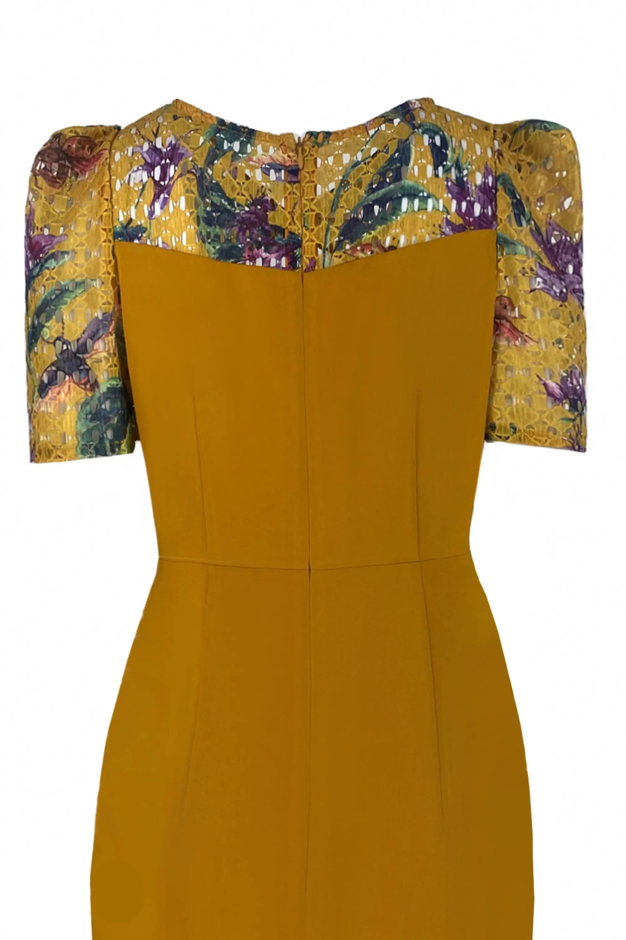 This year's fashion trend is beautiful sets for women with a sense of luxury. Celebrity bottomed dresses, double-sided coats, two-piece sets ULA